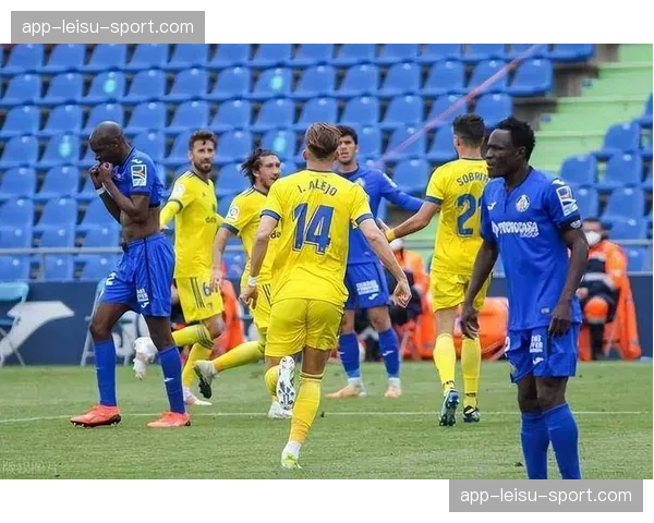 保级生死战：加的斯对阵阿尔梅里亚，六分之战一触即发