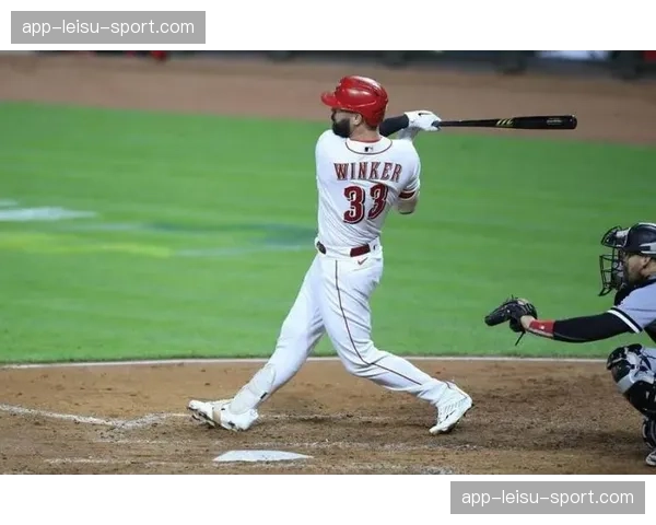 特写：酿酒人队主场上演感人一幕，罹癌儿童为比赛开出好球