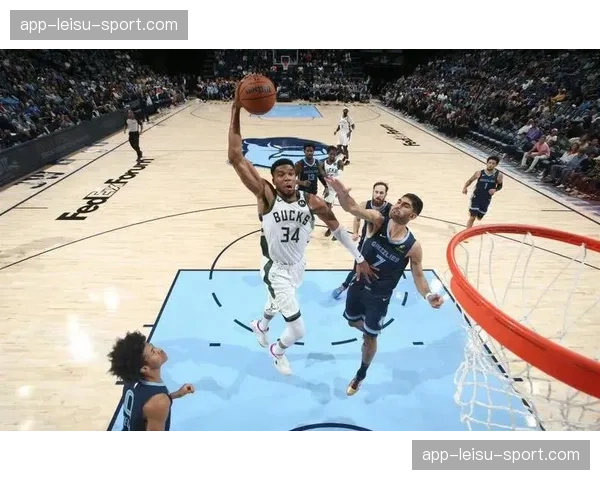 战术分析：雄鹿失利暴露蹲坑防守缺陷，如何限制莫兰特冲击成难题。